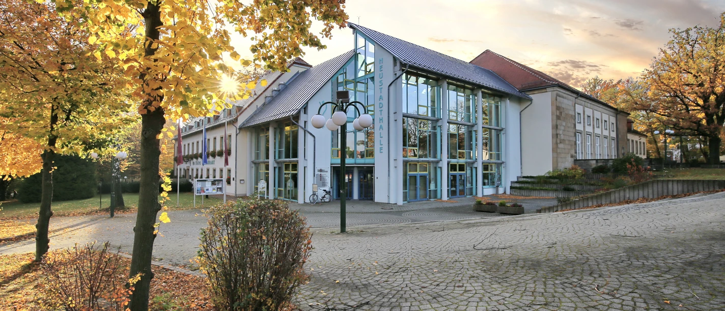 Blick auf die Neustadthalle Blick auf die Neustadthalle