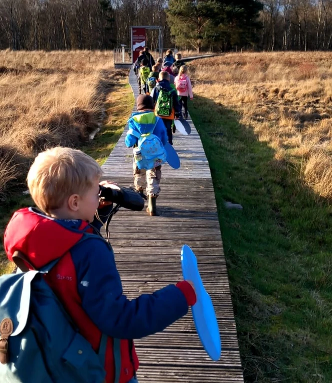 Kindergruppe auf der Hochmoorfläche_quer ©Emsland Moormuseum.jpg