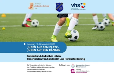 Veranstaltungsplakat zu jüdischem Leben im Fußball mit Spielern auf dem Rasen.