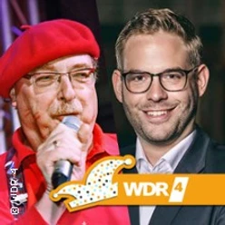 Zwei Männer bei der WDR 4 Sessionseröffnung, einer singt mit roter Baskenmütze ins Mikrofon