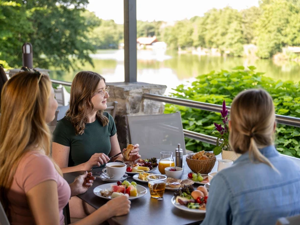 Terrasse im PETERS Restaurant am See
