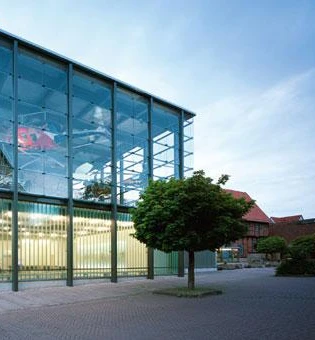 Bückeburg - Hubschraubermuseum Das Bild zeigt das Hubschraubermuseum von Außen.