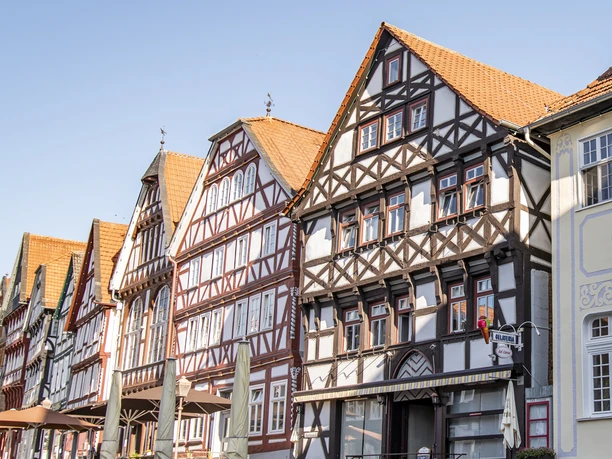 Fritzlar Marktplatz 20230718-_NZ63931 (MR) quer StadtmarketingFritzlar_CC-BY-SA.jpg