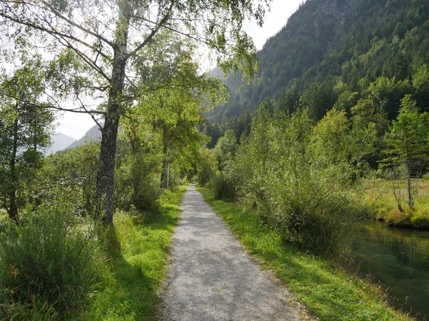 Wanderweg entlang der Ammer Wanderweg entlang der Ammer