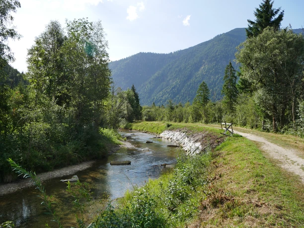 Wanderweg entlang der Ammer Wanderweg entlang der Ammer