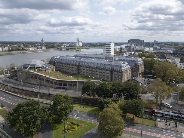Exterior view of the Maritim Hotel Cologne, showing the façade and a view of the Rhine