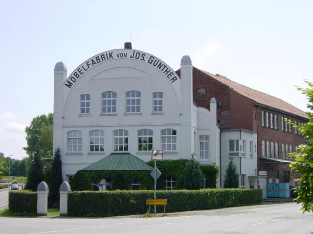 Steinheim, Möbelmuseum Historisches Gebäude der ehemaligen Möbelfabrik Jos. Günther in Steinheim mit klassischer Fassade.