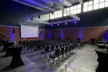 Die Eventhalle der Esport Facrory in Reihenbestuhlung