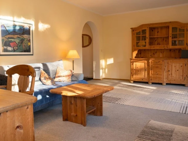 Wohnzimmer mit Schlafsofa