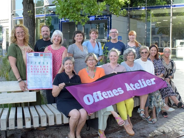 Gruppenbild der Künstlerinnen und Künstler der Gruppe Offenes Atelier Achern