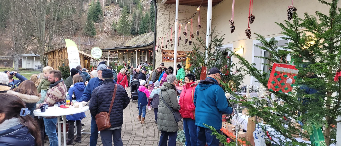 Stände beim "Kleinen, feinen Weihnachtsmarkt"