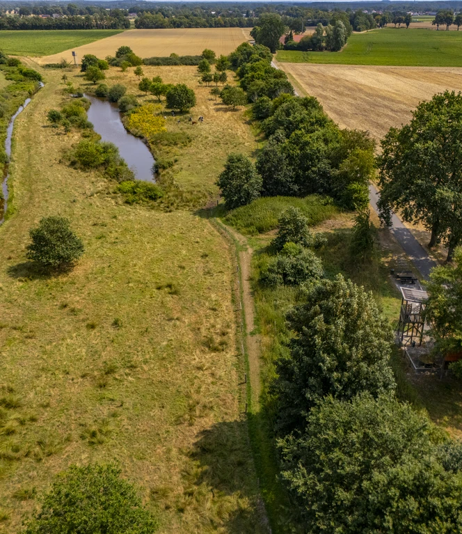 Aussichtsplattform am Kapellenmoorgraben, die auch gut per Radknotenpunktnetzt erreichbar ist ©Naturpark Hümmling.jpg