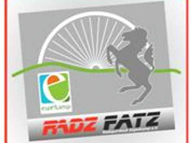 Ein Logo mit Fahrradmotiv und Pferd, dazu ein grĂĽner Schriftzug "Radz Fatz" im unteren Bereich.