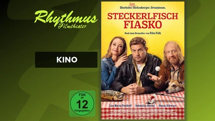 Filmplakat Steckerlfisch Fiasko mit drei Hauptdarstellern und einem Hund.