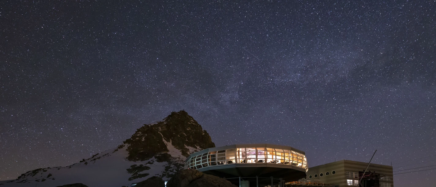 Ciel étoilé au-dessus du panorama restaurant Bettmerhorn