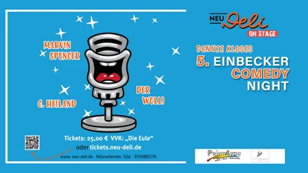 Blaues Ankündigungsplakat der 5. Einbecker Comedy Night mit einem lachenden Retro-Mikrofon.