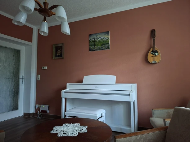 Wohnzimmer - gemütlich mit Digitalpiano