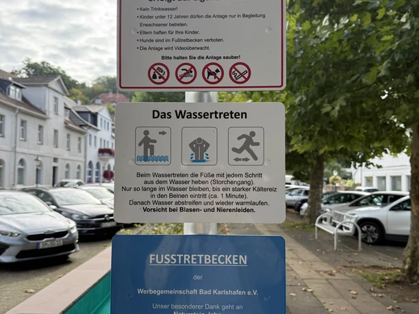 Beschilderung Fußtretbecken