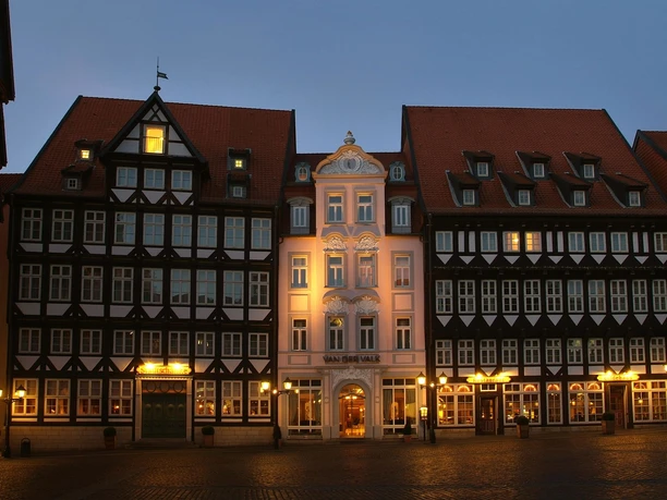 Aussenanschicht Parktplatz Abendansicht.jpg