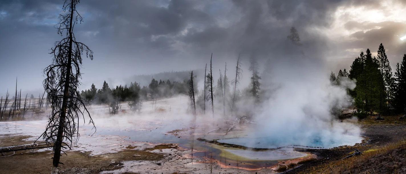 14632436-geyser-4766105.jpg