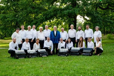 Gruppenfoto des Akkordeonorchesters