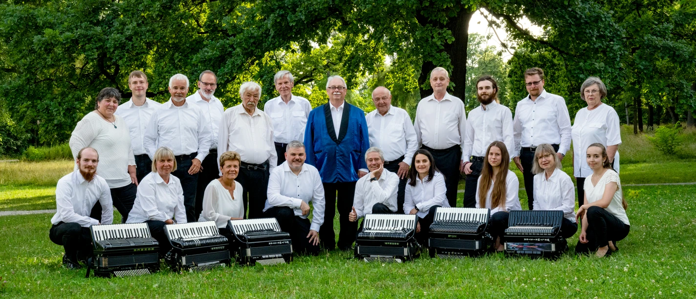 Gruppenfoto des Akkordeonorchesters