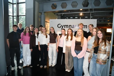 Gruppenbild der ehem. Klasse 11 vom Gymnasium Haren ©Jörg Hillebrand.JPG