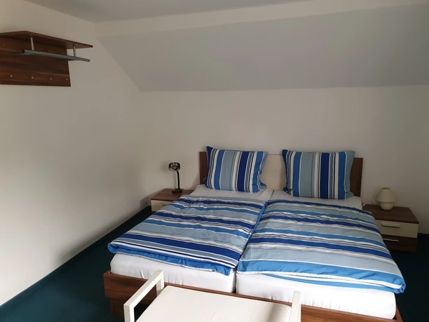 Doppelzimmer 3 im Obergeschoss.jpg Doppelzimmer 3 im Obergeschoss.jpg