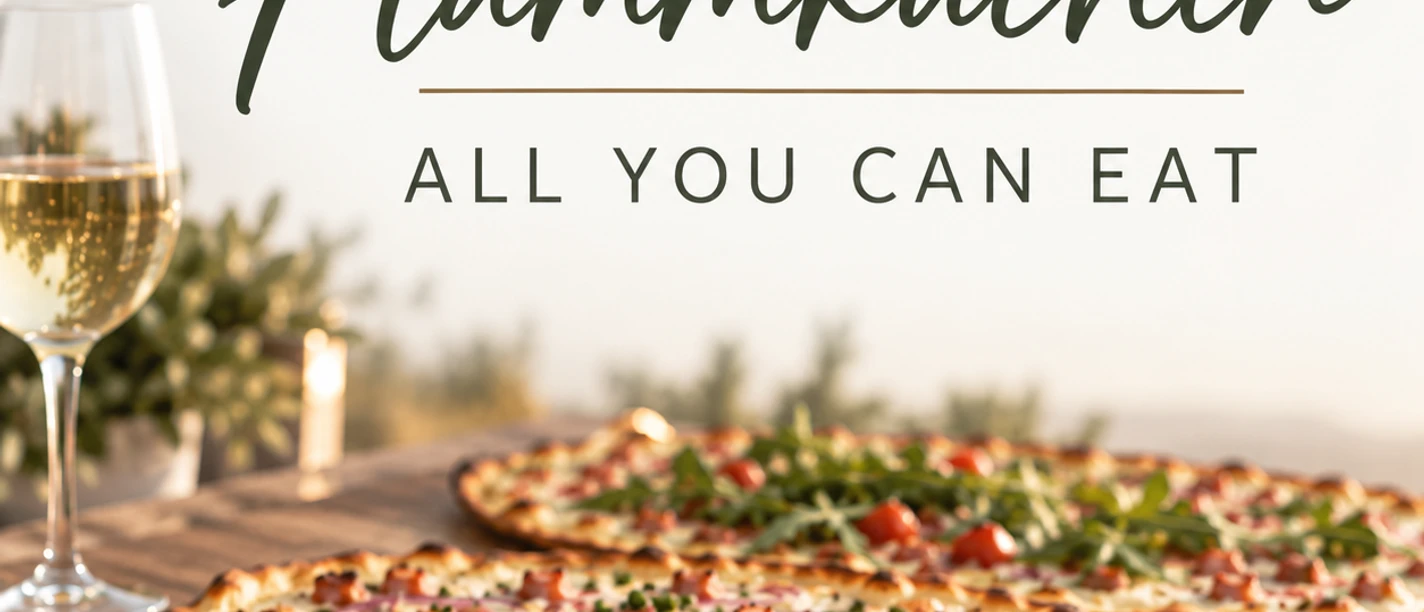 Mehrere Flammkuchen auf Holztisch mit Weinglas und Hinweis auf ein Sattessen-Angebot.