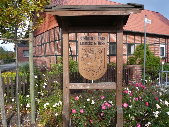 Hinweistafel in Neubokel