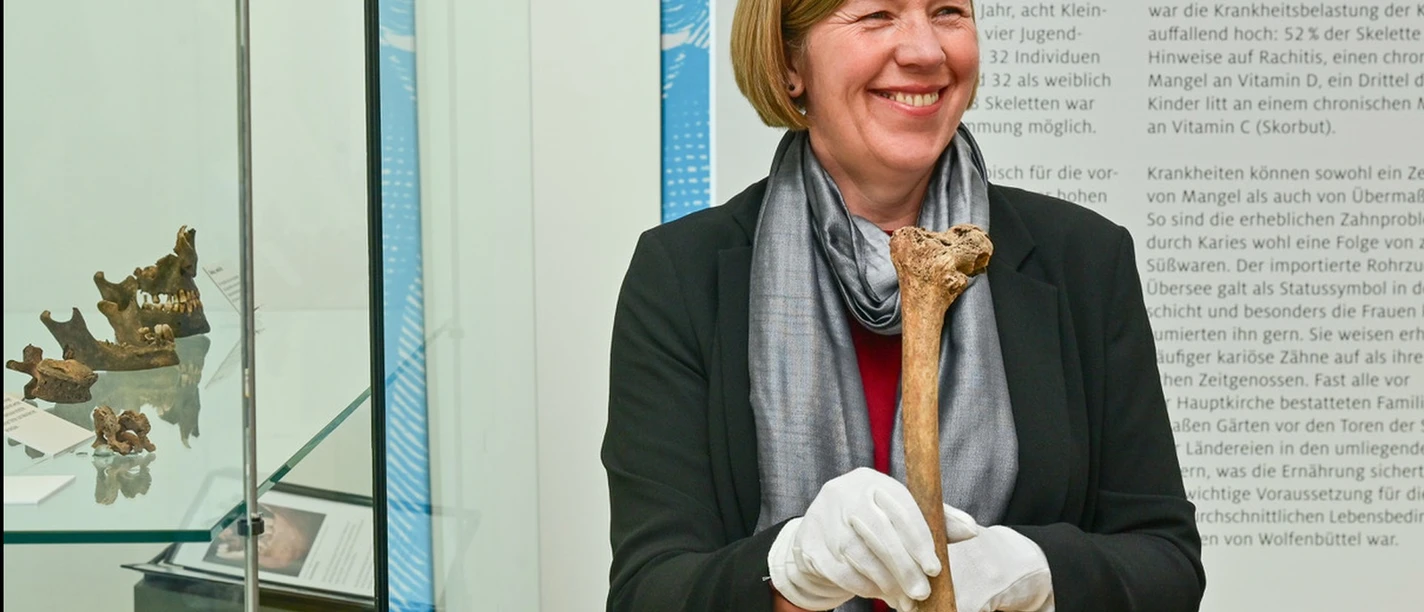 Die Anthropologin Dr. Bettina Jungklaus bietet im Schloss Museum einen Familienworkshop an. Foto Andreas Greiner-Napp_Museum Wolfenbüttel.jpg