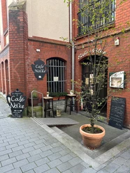 entrance-cafe-noelke.webp Eingang vom Cafe Nölke