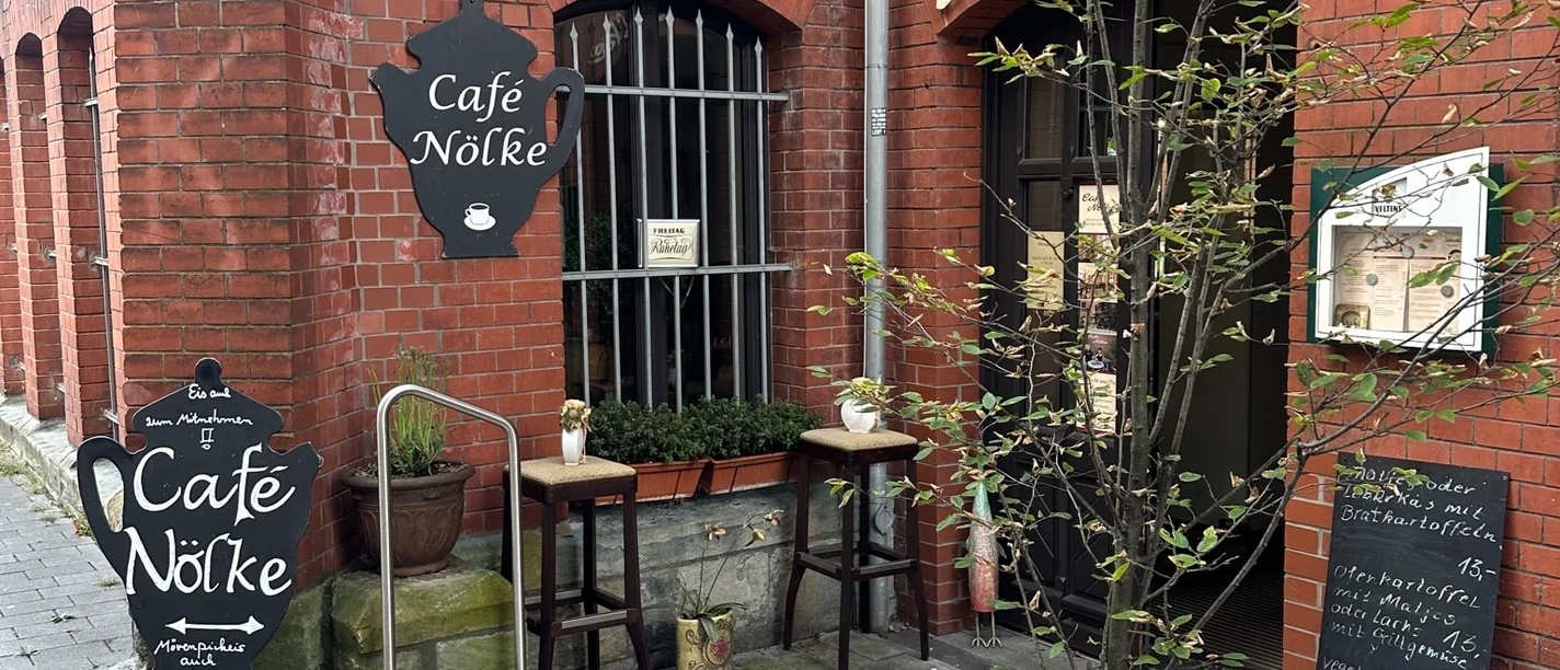 entrance-cafe-noelke.webp Eingang vom Cafe Nölke