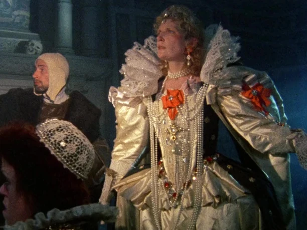 Historische Filmszene mit prunkvollem Kostüm und Kerzenlicht beim OUTFRAME Filmfest