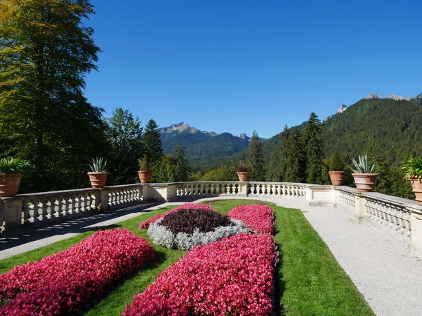Blick vom Schloss Linderhof Blick vom Schloss Linderhof