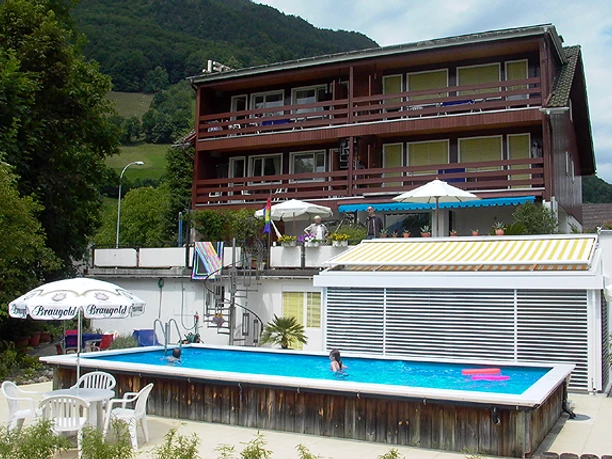 Swimmingpool zur gemeinschaftlichen Nützung Swimmingpool zur gemeinschaftlichen Nützung