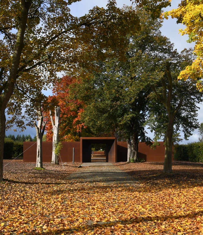 Gedenkstätte Esterwegen - Lagertor im Herbst ©Gedenkstätte Esterwegen.JPG