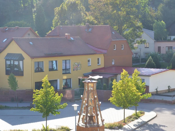 Haus_mit_Parkplatz Haus_mit_Parkplatz