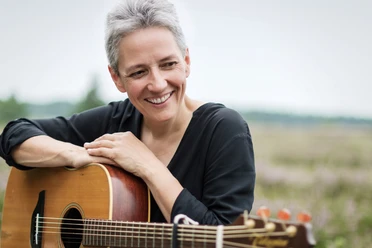A.Kuhe_Heide_mit_Gitarre.jpg