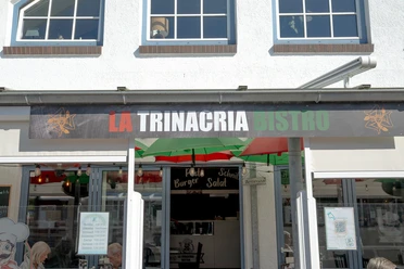 latrinacria-01-2560x1707.jpg