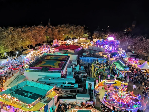 Herbstkirmes nachts.jpg Herbstkirmes nachts.jpg