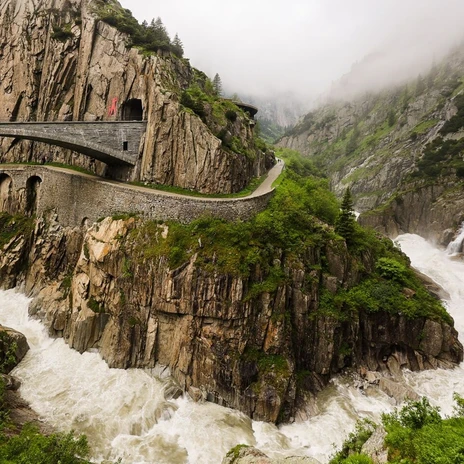 medium_-Schöllenenschlucht und Teufelsbrücke.jpg medium_-Schöllenenschlucht und Teufelsbrücke.jpg