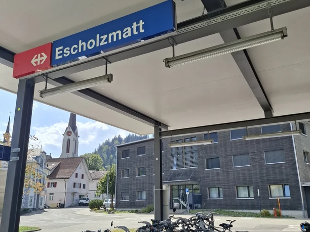 Eröffnung neuer Bahnhof Escholzmatt, Tourismusbüro und Bärg & Tal Regionallade Äschlismatt-Marbach
