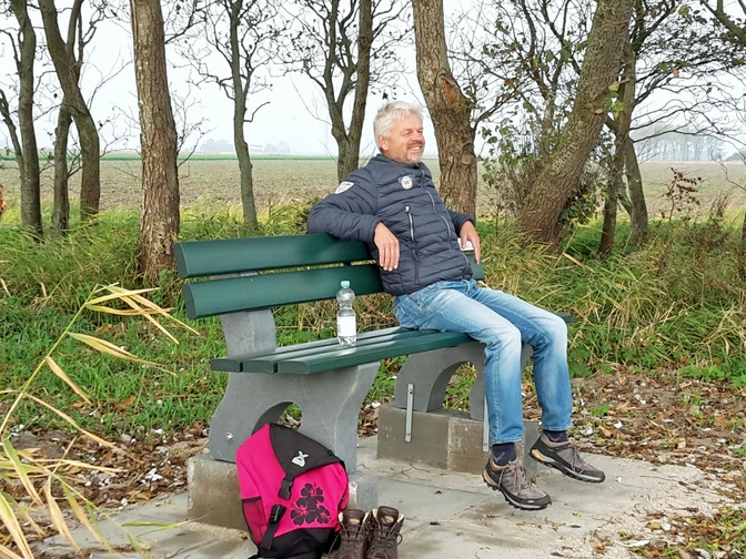 Hebbel Rundwandwerweg, Baumelbank