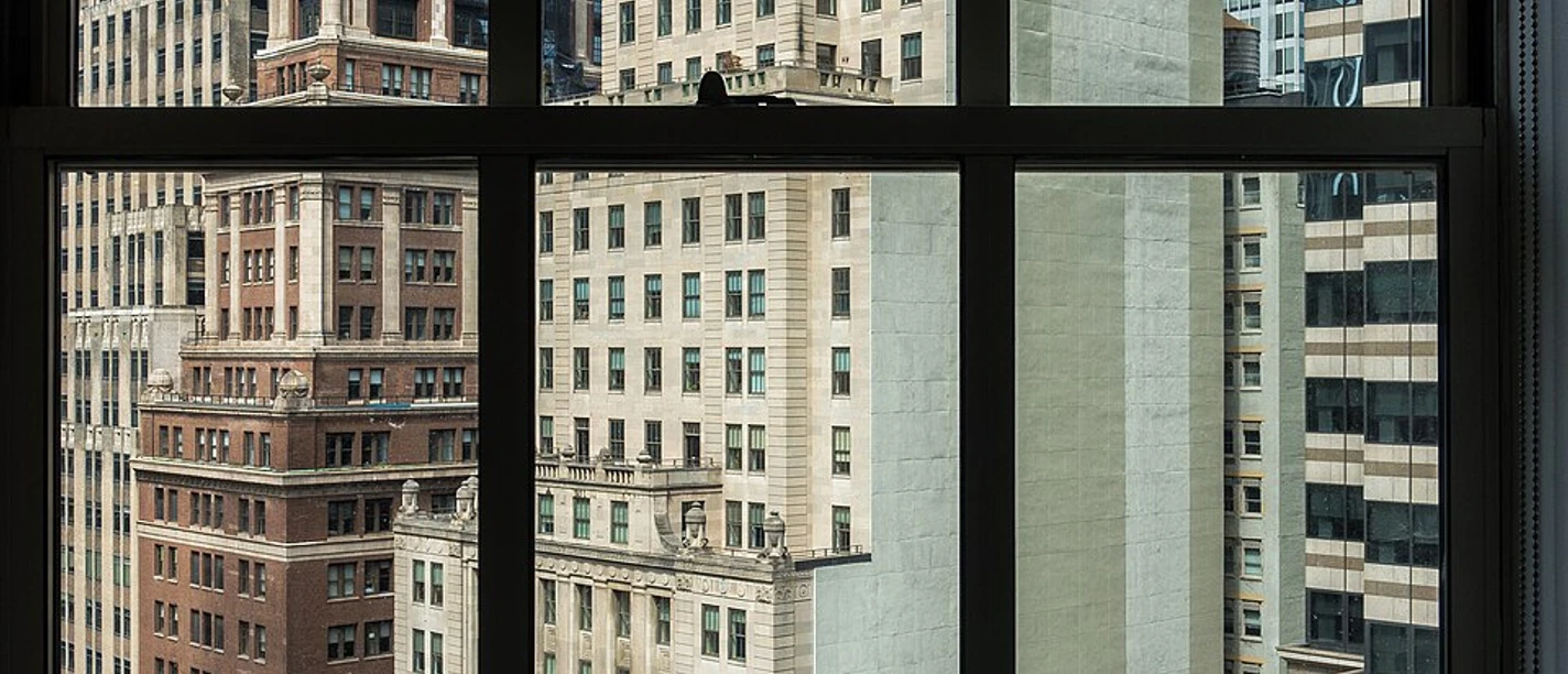 Blick auf Manhattan, eingebettet zwischen Türmen