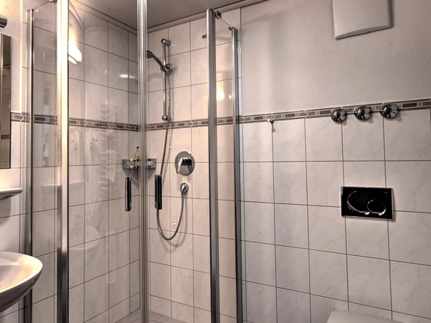 Modernisiertes Bad/ WC Modernisiertes Bad/ WC