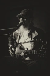 HenningPertiet-Blues-Guitar_SW_HighRes.jpg