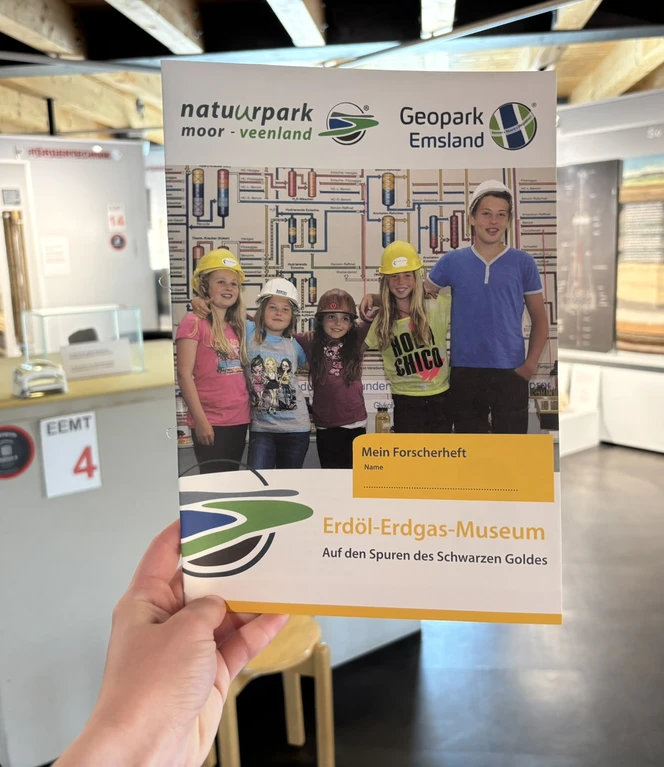 Lilli, Jule, Max und Toni begleiten im neuen Forscherheft durch das Museum.JPEG