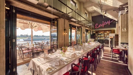 Joseph’s Restaurant - Innenansicht Festlich gedeckter Tisch im Joseph’s mit Rheinblick und sonniger Terrasse
