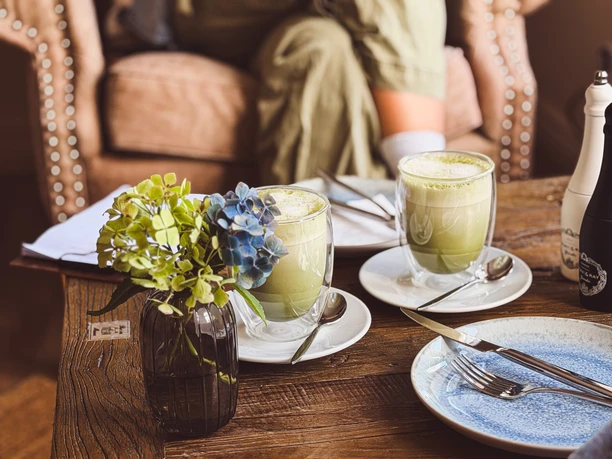 Café Lounge Luv & Lee